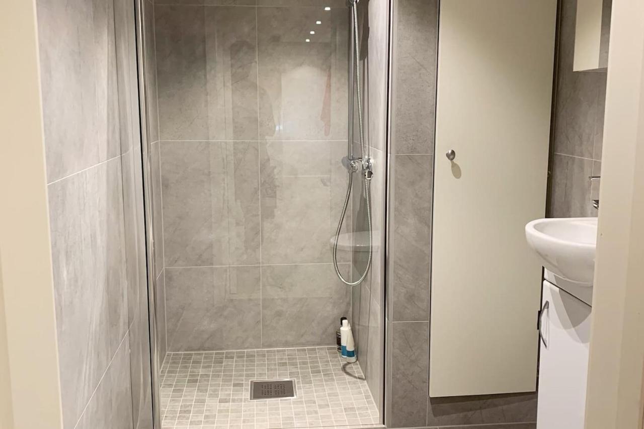 Newly Renovated Basement Apartment サルプスボルグ エクステリア 写真